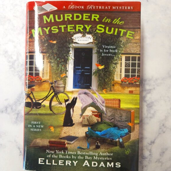 Murder in the Mystery Suite * Ellery Adams * Book Retreat Mystery #1 - Picture 1 of 9